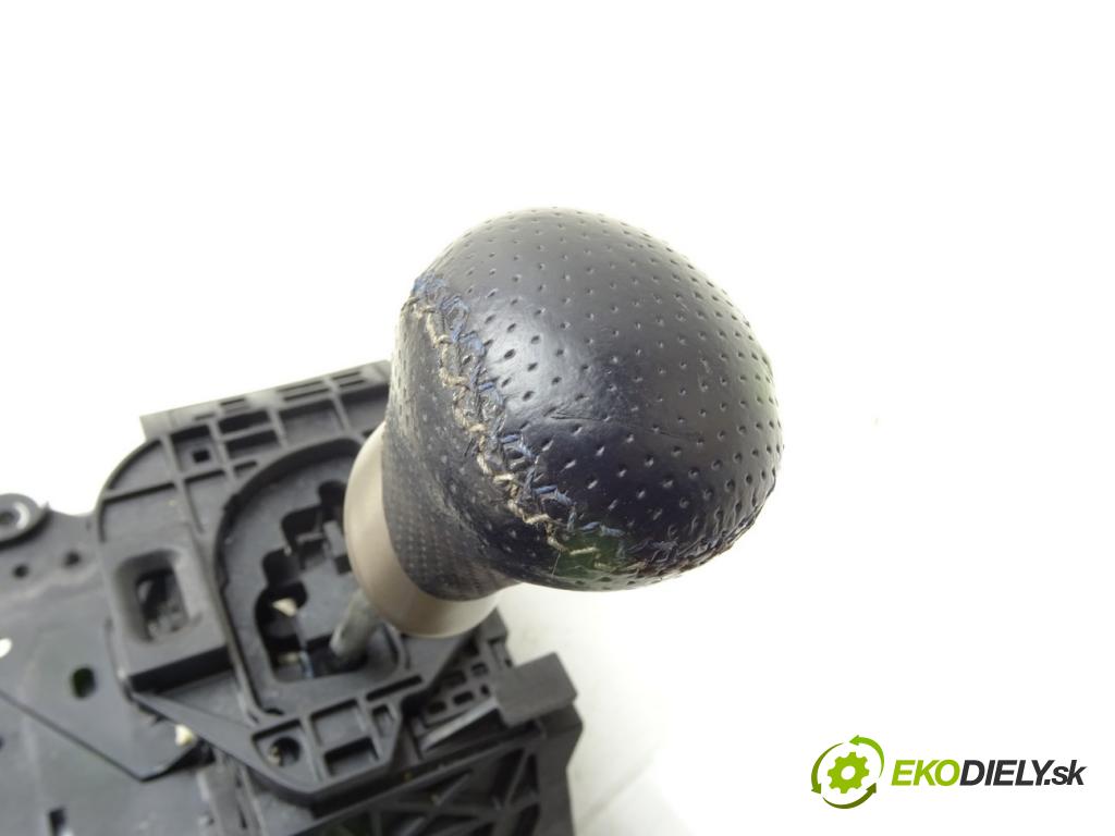 LEXUS RC (_C1_) 2014 - 2022    F (USC10_) 351 kW [477 KM] benzyna 2014 - 2022  Kulisa  (Rýchlostné páky / kulisy)