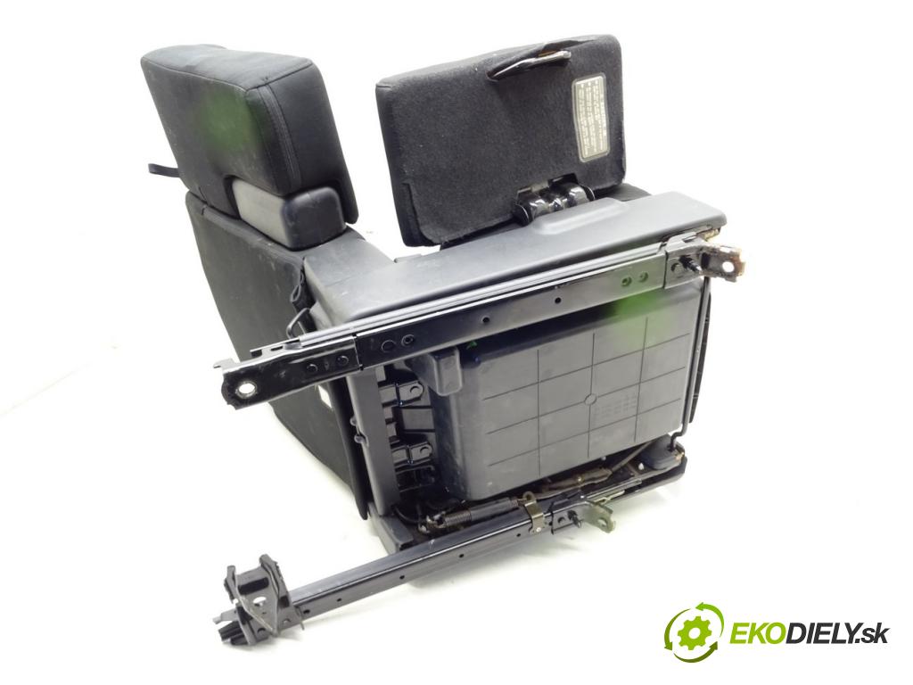 MAZDA 5 (CR19) 2005 - 2010    2.0 CD (CR19) 81 kW [110 KM] olej napędowy 2005 -   Sedadlo zadný druhý RIADOK:  (Sedačky, sedadlá)