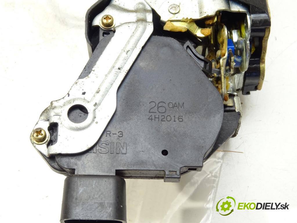 TOYOTA PREVIA II (_R3_) 2000 - 2006    2.0 D-4D (CLR30_) 85 kW [116 KM] olej napędowy 200  zámok přední část pravý