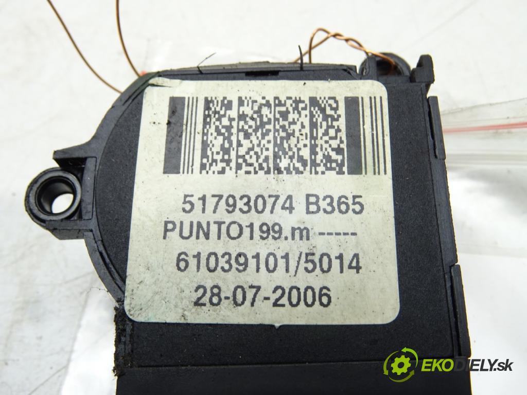 FIAT GRANDE PUNTO (199_) 2005 - 2022    1.4 (199AXB11, 199AXB1A, 199BXB1A, 199AXL1A) 57 kW  Kocka, vložka spínacej skrinky 51793074 (Spínacie skrinky a kľúče)