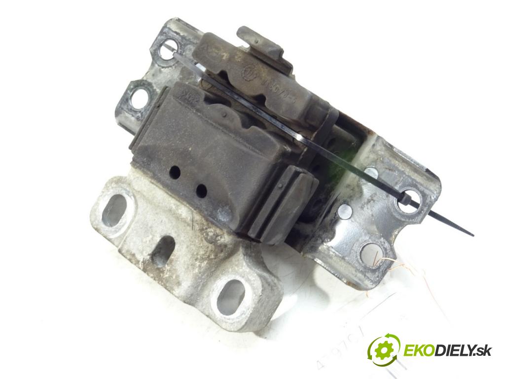 VW PASSAT B7 Variant (365) 2010 - 2015    1.6 TDI 77 kW [105 KM] olej napędowy 2010 - 2014  AirBag Motor  (Držiaky motora)