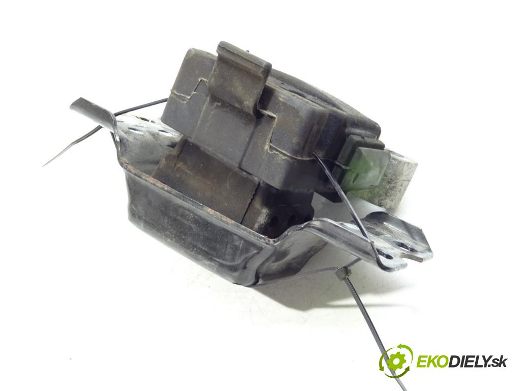 VW PASSAT B7 Variant (365) 2010 - 2015    1.6 TDI 77 kW [105 KM] olej napędowy 2010 - 2014  AirBag Motor  (Držiaky motora)