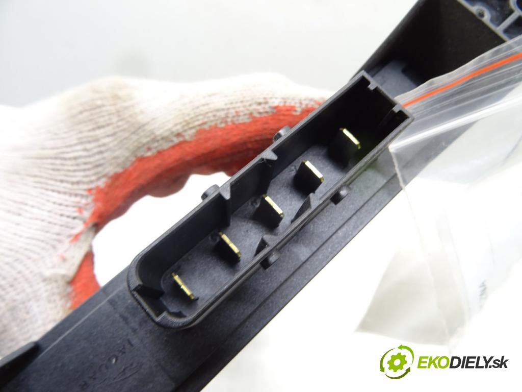 JAGUAR F-PACE (X761) 2015 - 2022    3.0 SCV6 AWD 250 kW [340 KM] benzyna 2015 - 2022  Výhrevné teleso, radiátor kúrenia elektrická MF013410-0861 (Radiátory kúrenia)