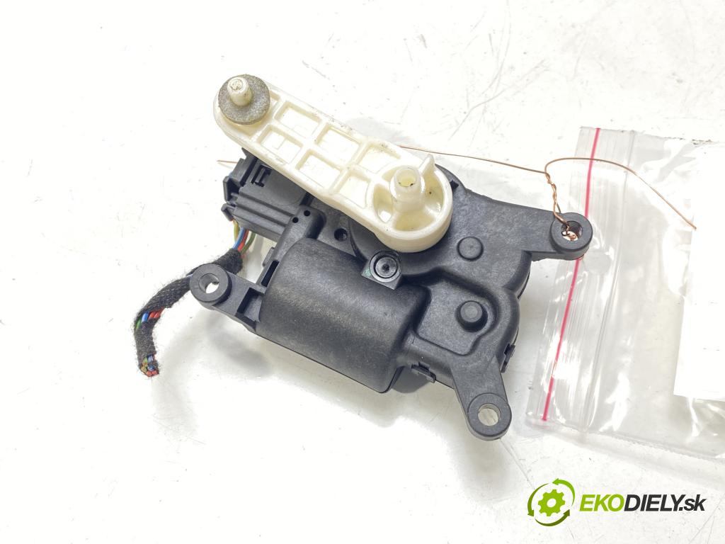 JAGUAR F-PACE (X761) 2015 - 2022    3.0 SCV6 AWD 250 kW [340 KM] benzyna 2015 - 2022  Motorček kúrenia MF116880-8390 (Motorčeky kúrenia)