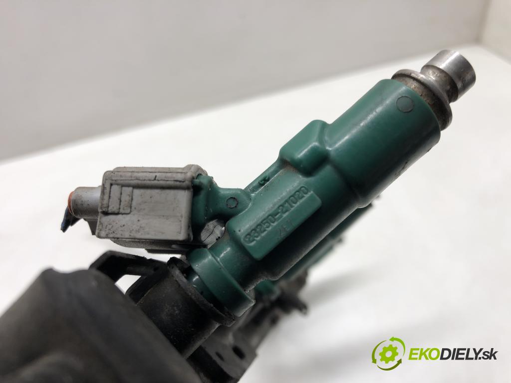 TOYOTA YARIS VERSO VAN (_P2_) 2000 - 2005    1.3 VVTi (NCP22_) 63 kW [86 KM] benzyna 2000 - 200  Lišta vstrekovacia Vstrekovacie ventily 23250-21020 (Vstrekovacie lišty)