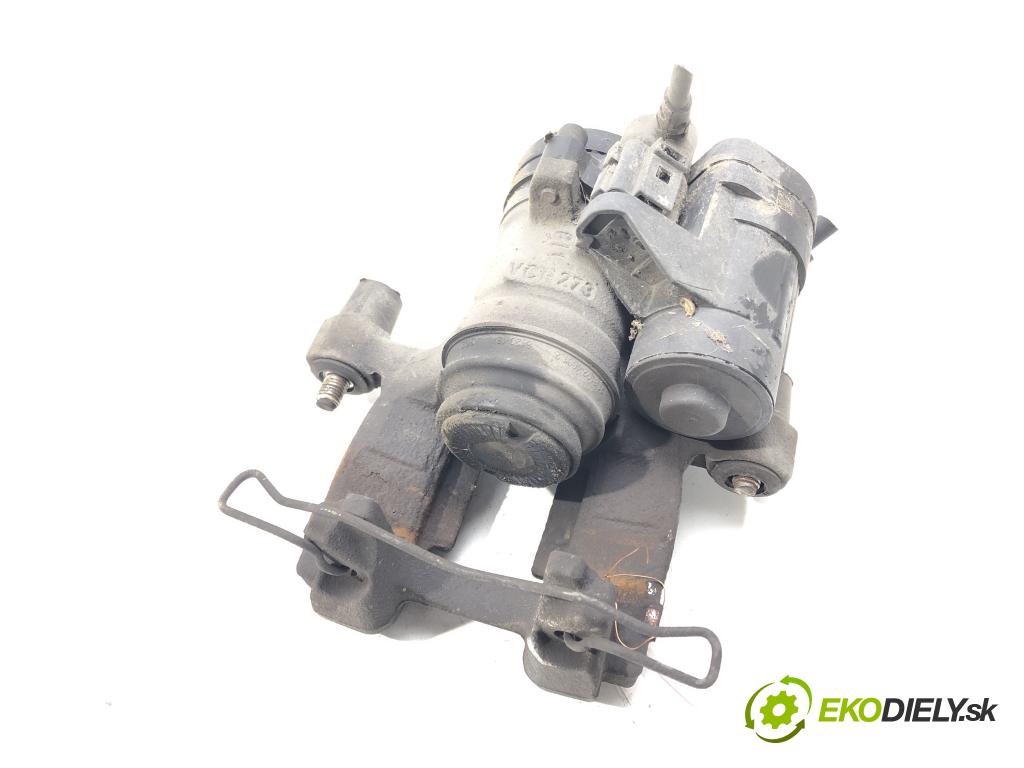 SKODA SUPERB III (3V3) 2015 - 2022    2.0 TDI 140 kW [190 KM] olej napędowy 2015 - 2022  Brzdič strmeň zad pravy 3Q0615406R (Ostatné)