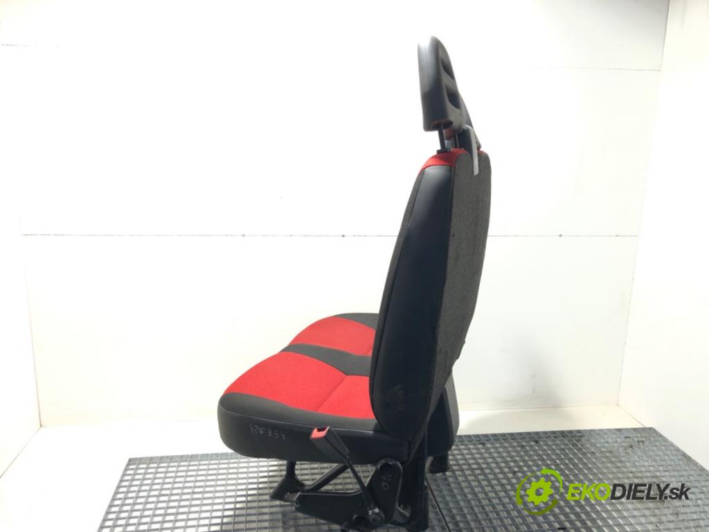 FIAT DUCATO Autobus (250_) 2006 - 2022    150 Multijet 2,3 D 109 kW [148 KM] olej napędowy 2  Sedadlo pravy  (Sedačky, sedadlá)