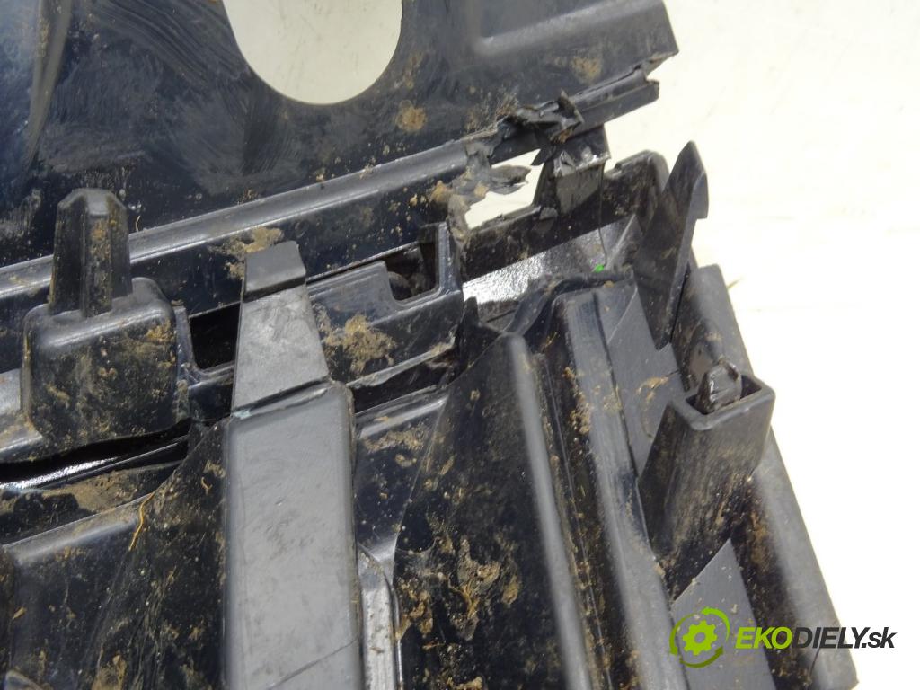 SKODA OCTAVIA III Combi (5E5, 5E6) 2012 - 2022    2.0 TDI RS 135 kW [184 KM] olej napędowy 2013 - 20  mřížka maska  (Mřížky (masky) chladičů)