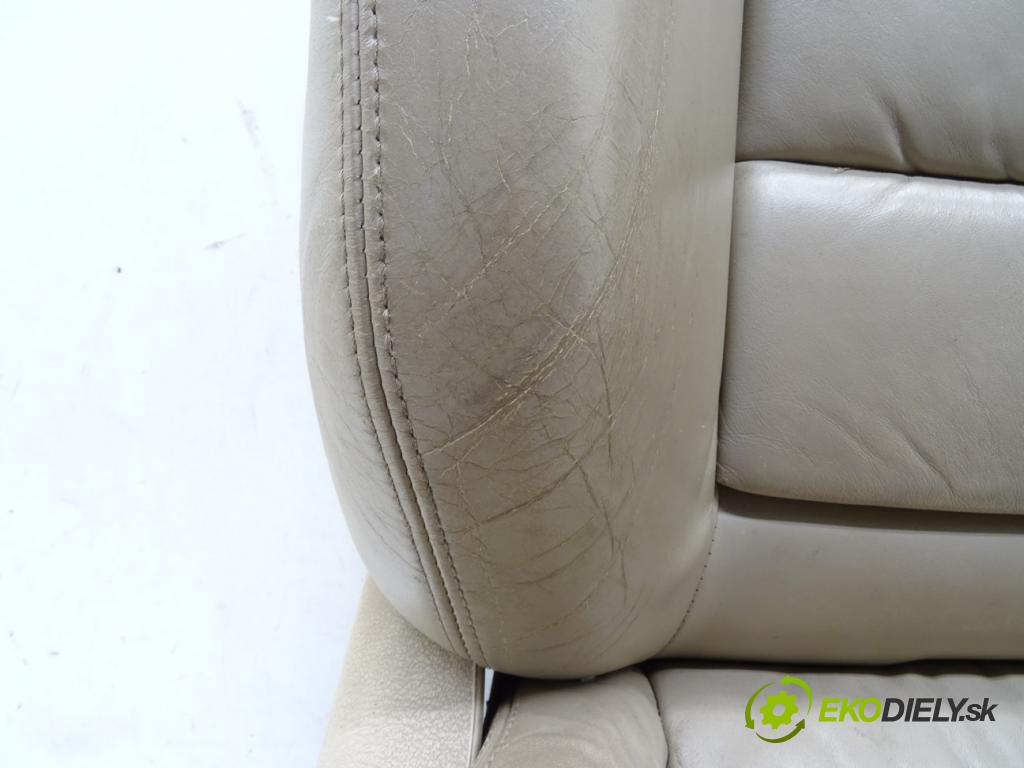 SKODA SUPERB I (3U4) 2001 - 2008    2.5 TDI 120 kW [163 KM] olej napędowy 2003 - 2008  sedadlo pravý  (Sedačky, sedadla)