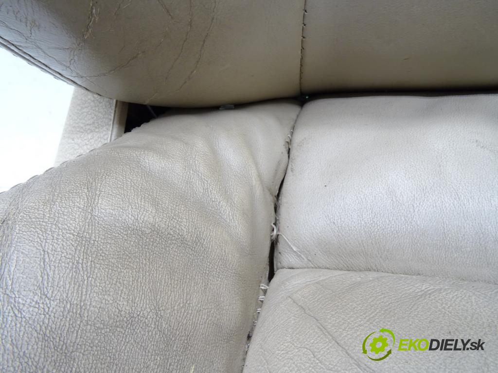 SKODA SUPERB I (3U4) 2001 - 2008    2.5 TDI 120 kW [163 KM] olej napędowy 2003 - 2008  sedadlo pravý  (Sedačky, sedadla)