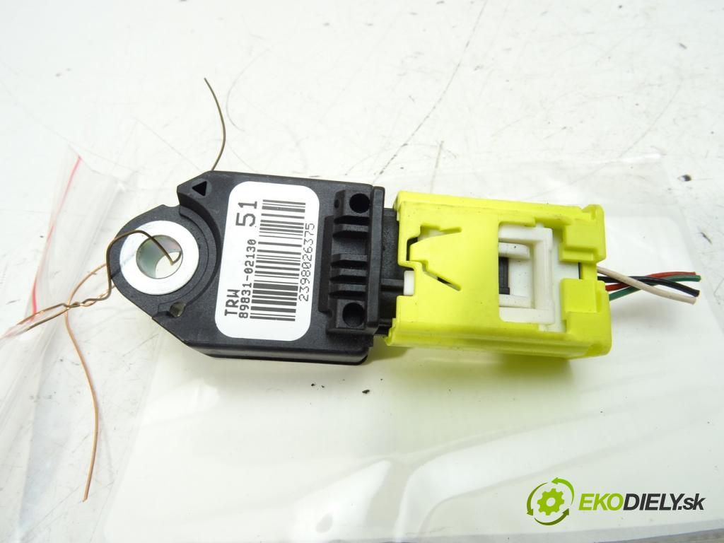 TOYOTA COROLLA sedan (_E18_, ZRE1_) 2013 - 2019    1.6 (ZRE181_) 97 kW [132 KM] benzyna 2013 - 2018  Snímač nárazu 89831-02130 (Snímače nárazu)