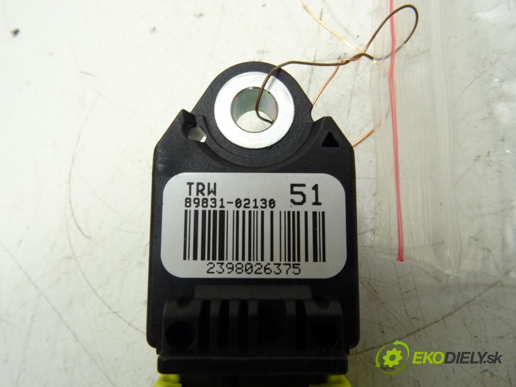 TOYOTA COROLLA sedan (_E18_, ZRE1_) 2013 - 2019    1.6 (ZRE181_) 97 kW [132 KM] benzyna 2013 - 2018  Snímač nárazu 89831-02130 (Snímače nárazu)