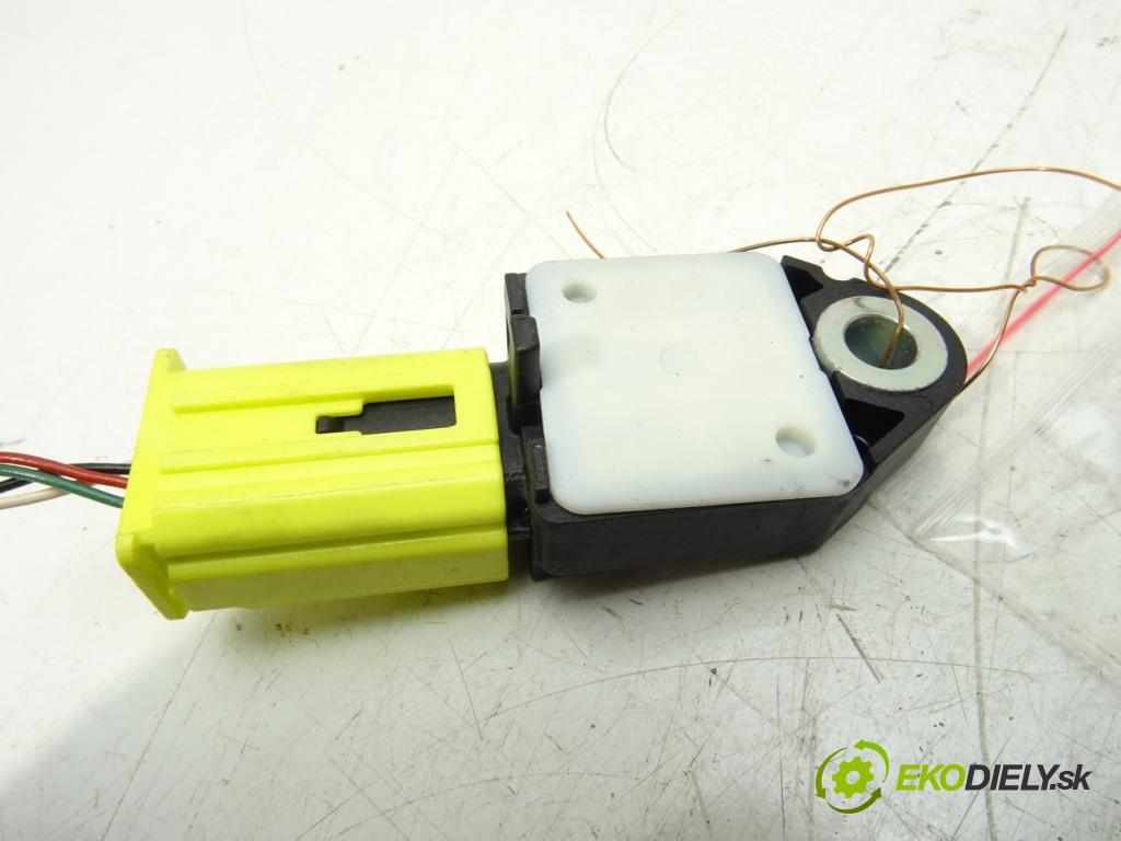 TOYOTA COROLLA sedan (_E18_, ZRE1_) 2013 - 2019    1.6 (ZRE181_) 97 kW [132 KM] benzyna 2013 - 2018  Snímač nárazu 89831-02130 (Snímače nárazu)