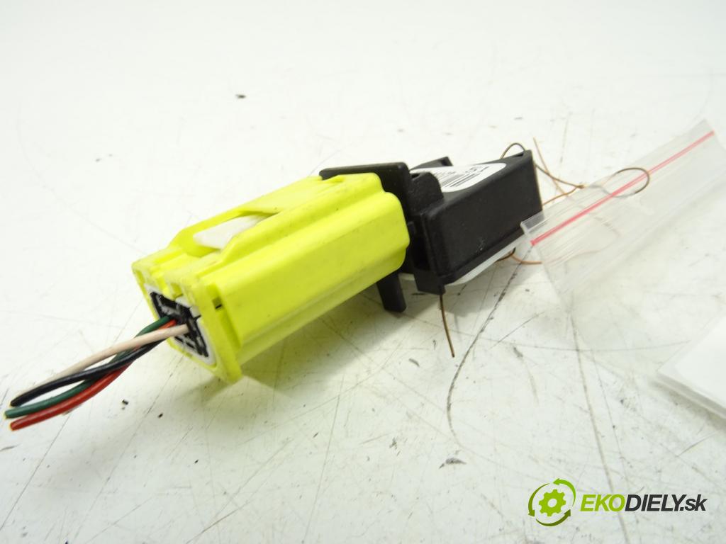 TOYOTA COROLLA sedan (_E18_, ZRE1_) 2013 - 2019    1.6 (ZRE181_) 97 kW [132 KM] benzyna 2013 - 2018  Snímač nárazu 89831-02130 (Snímače nárazu)