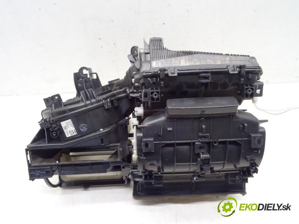 TOYOTA COROLLA sedan (_E18_, ZRE1_) 2013 - 2019    1.6 (ZRE181_) 97 kW [132 KM] benzyna 2013 - 2018  Výhrevné teleso, radiátor kúrenia KOMBAJN 87010-02Q41