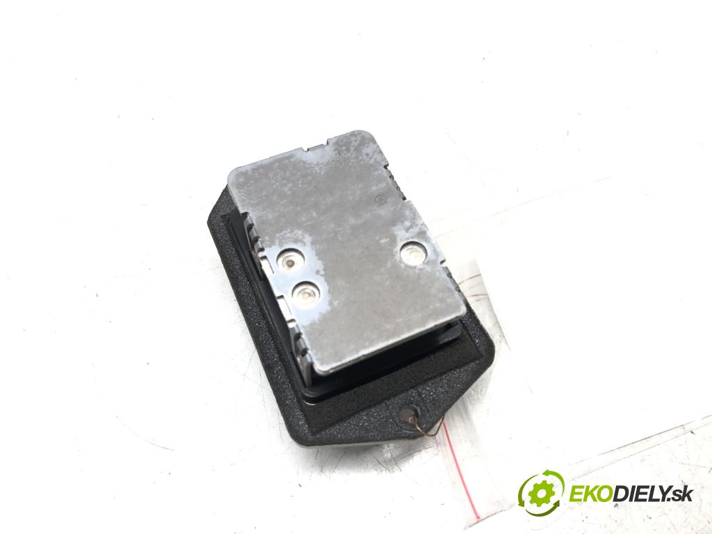 TOYOTA COROLLA sedan (_E18_, ZRE1_) 2013 - 2019    1.6 (ZRE181_) 97 kW [132 KM] benzyna 2013 - 2018  Odpor, rezistor kúrenia vzduchu  (Odpory (rezistory) kúrenia)