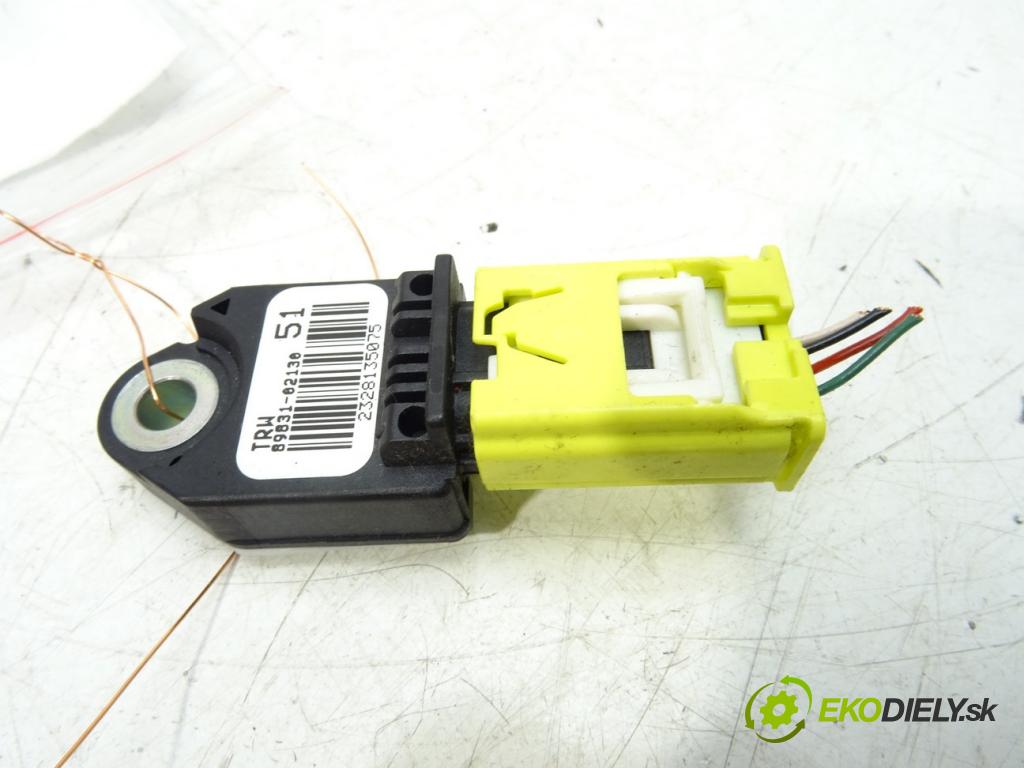 TOYOTA COROLLA sedan (_E18_, ZRE1_) 2013 - 2019    1.6 (ZRE181_) 97 kW [132 KM] benzyna 2013 - 2018  Snímač nárazu 89831-02130 (Snímače nárazu)