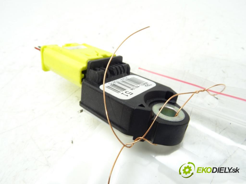 TOYOTA COROLLA sedan (_E18_, ZRE1_) 2013 - 2019    1.6 (ZRE181_) 97 kW [132 KM] benzyna 2013 - 2018  Snímač nárazu 89831-02130 (Snímače nárazu)