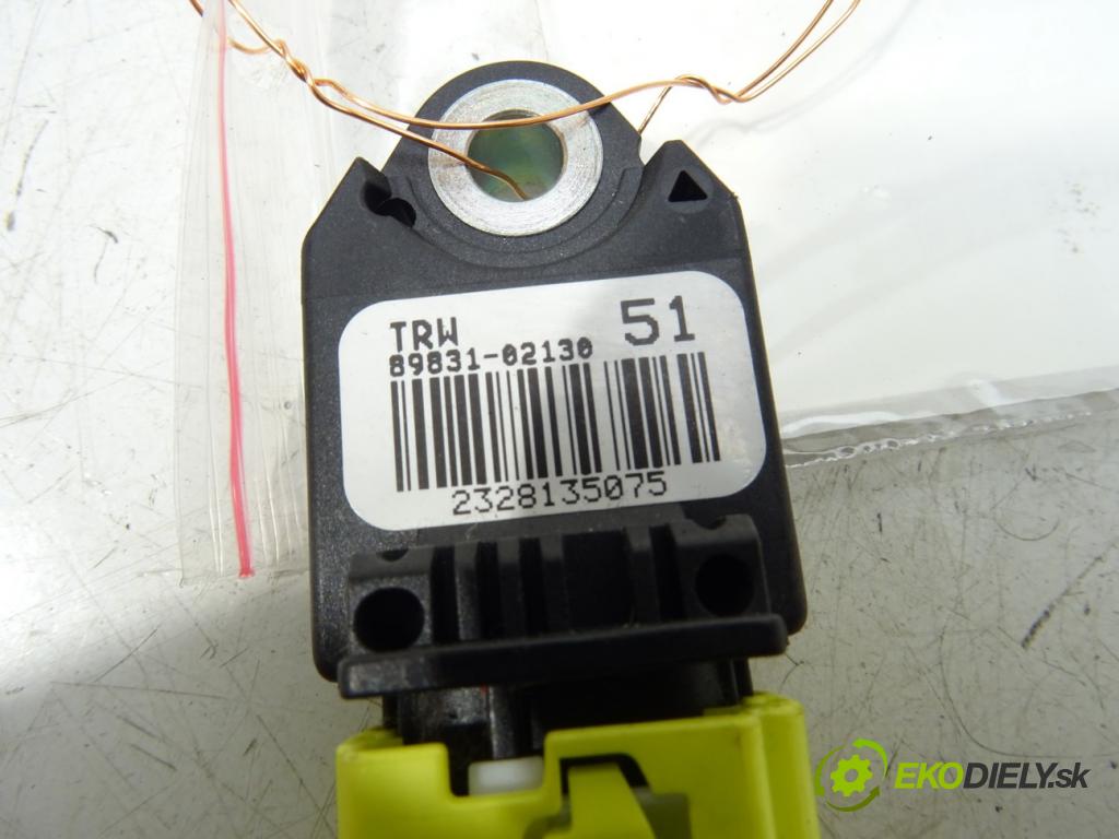 TOYOTA COROLLA sedan (_E18_, ZRE1_) 2013 - 2019    1.6 (ZRE181_) 97 kW [132 KM] benzyna 2013 - 2018  Snímač nárazu 89831-02130 (Snímače nárazu)