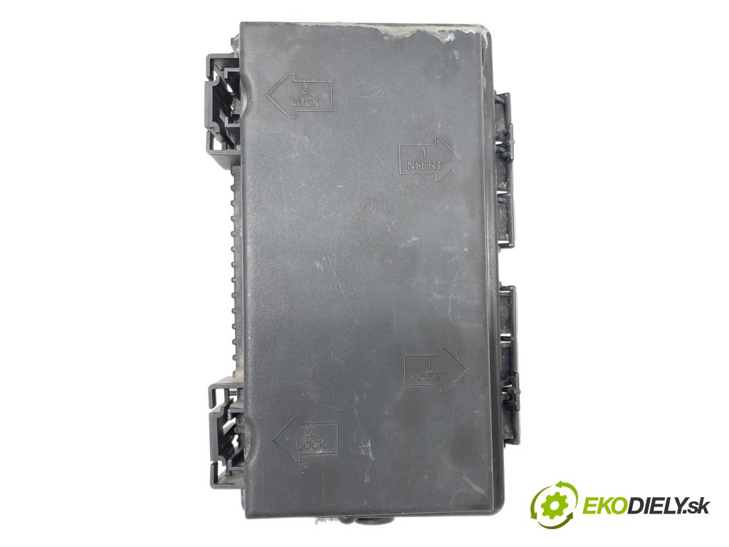FIAT GRANDE PUNTO (199_) 2005 - 2022    1.3 D Multijet 55 kW [75 KM] olej napędowy 2005 -   skříňka poistková 51737885 (Pojistkové skříňky)