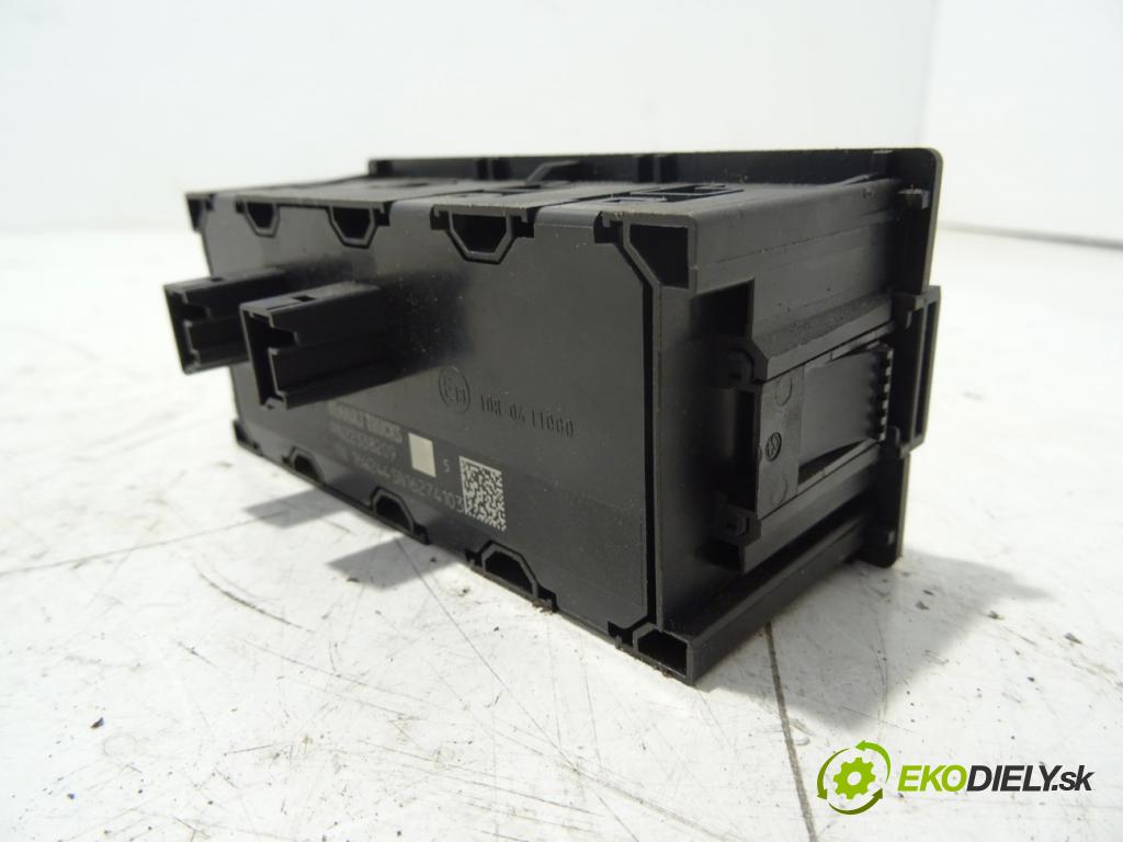 RENAULT TRUCKS T Platforma / podwozie 2016 338 kW 460P LOW 338 kW [460 KM] olej napędowy 2013 - 2022 10837 Panel prepínačov 22338209 (Prepínacie páčky pod volantom)