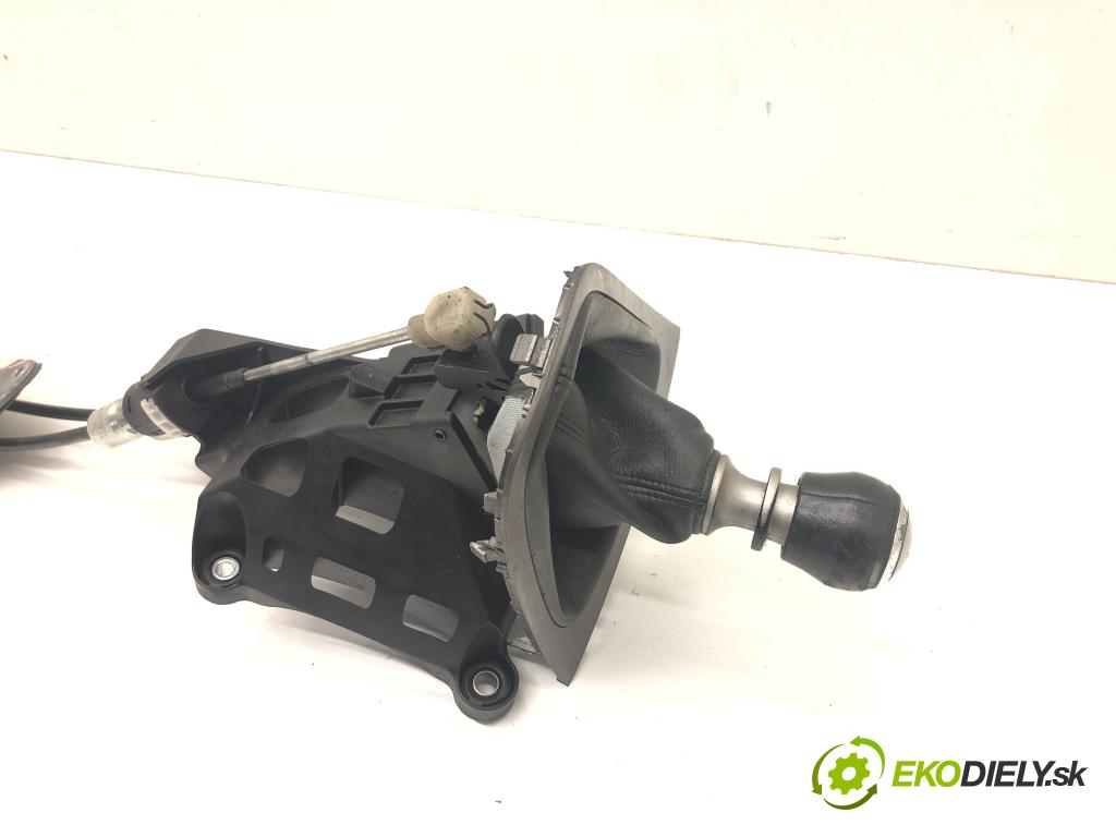 TOYOTA AURIS (_E15_) 2006 - 2012    2.0 D-4D (ADE150_) 93 kW [126 KM] olej napędowy 20  Kulisa  (Rýchlostné páky / kulisy)