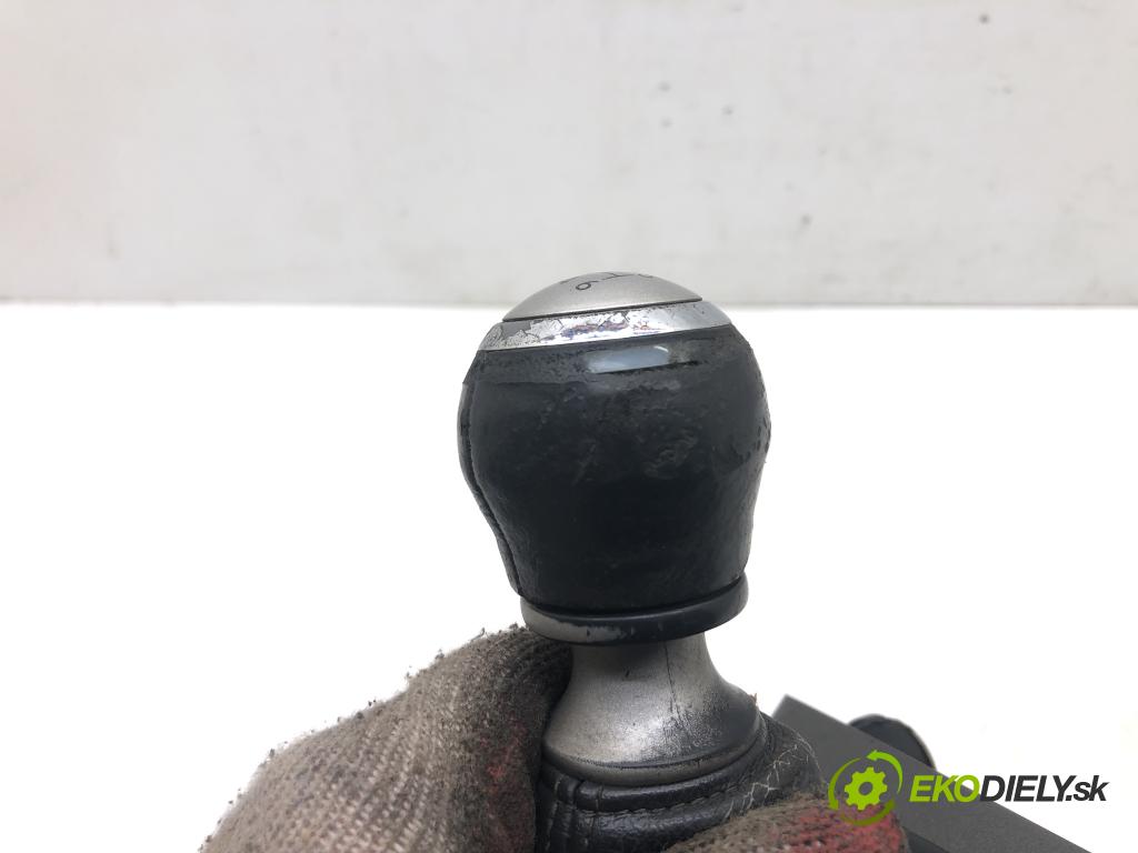 TOYOTA AURIS (_E15_) 2006 - 2012    2.0 D-4D (ADE150_) 93 kW [126 KM] olej napędowy 20  Kulisa  (Rýchlostné páky / kulisy)