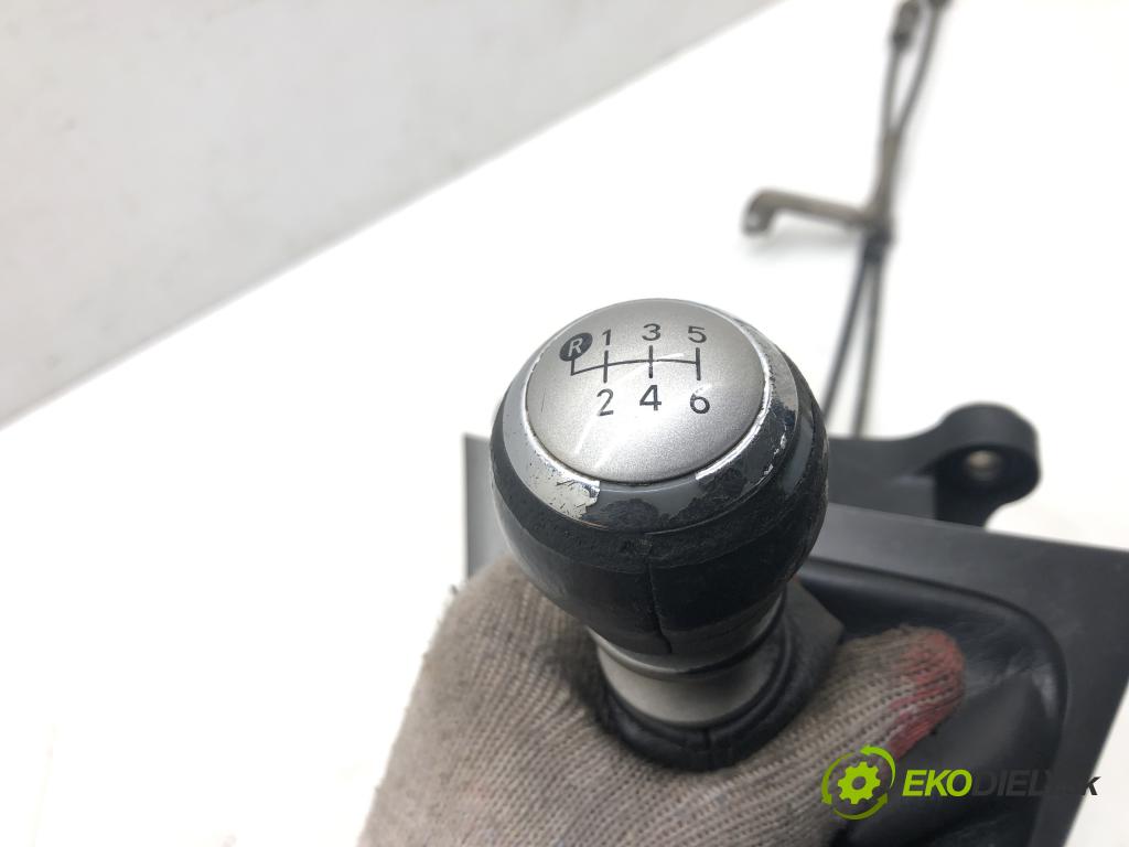 TOYOTA AURIS (_E15_) 2006 - 2012    2.0 D-4D (ADE150_) 93 kW [126 KM] olej napędowy 20  Kulisa  (Rýchlostné páky / kulisy)