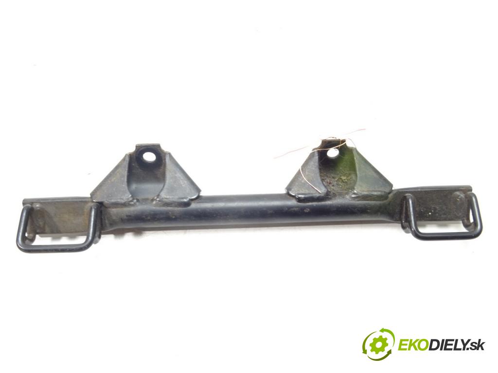 AUDI ---    ---  ISOFIX uchycení POKOJE: 8E0813545