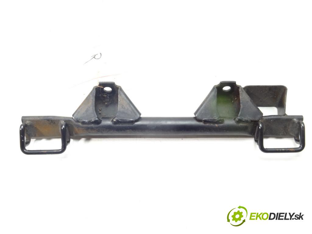 AUDI ---    ---  ISOFIX Uchytenie POKLADNE: 8E0813546A