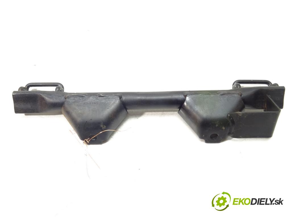AUDI ---    ---  ISOFIX Uchytenie POKLADNE: 8E0813546A