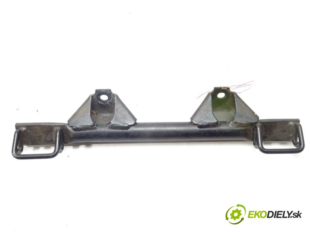 AUDI ---    ---  ISOFIX Uchytenie POKLADNE: 8E0813546