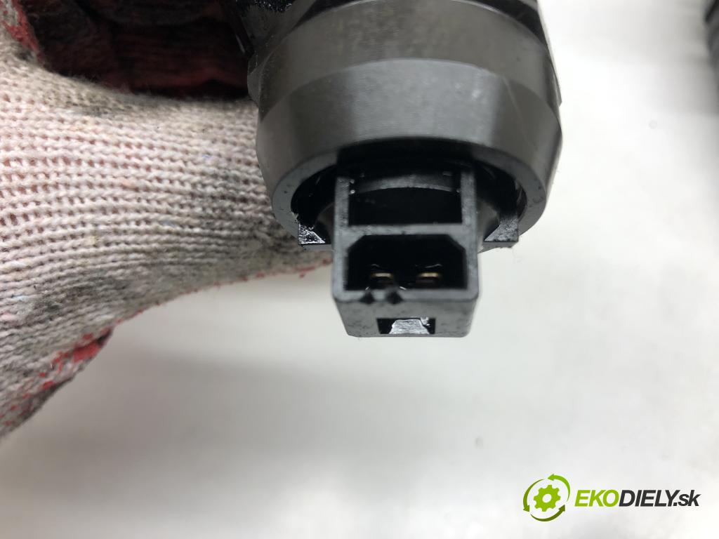 VW PASSAT B5.5 (3B3) 2000 - 2005    2.0 TDI 100 kW [136 KM] olej napędowy 2003 - 2005  vstrekovače 0414720222 (Vstrekovače)