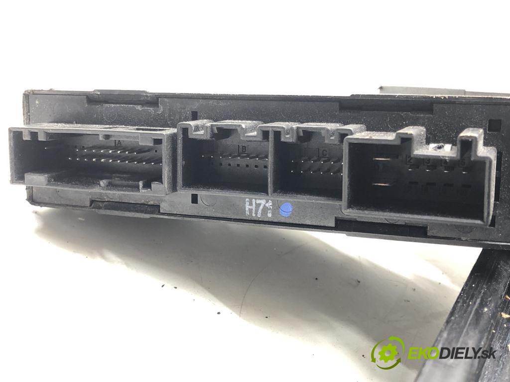 AUDI A4 B6 (8E2) 2000 - 2005    2.0 96 kW [130 KM] benzyna 2000 - 2004  mechanismus okna přední část levý 8E1959801B