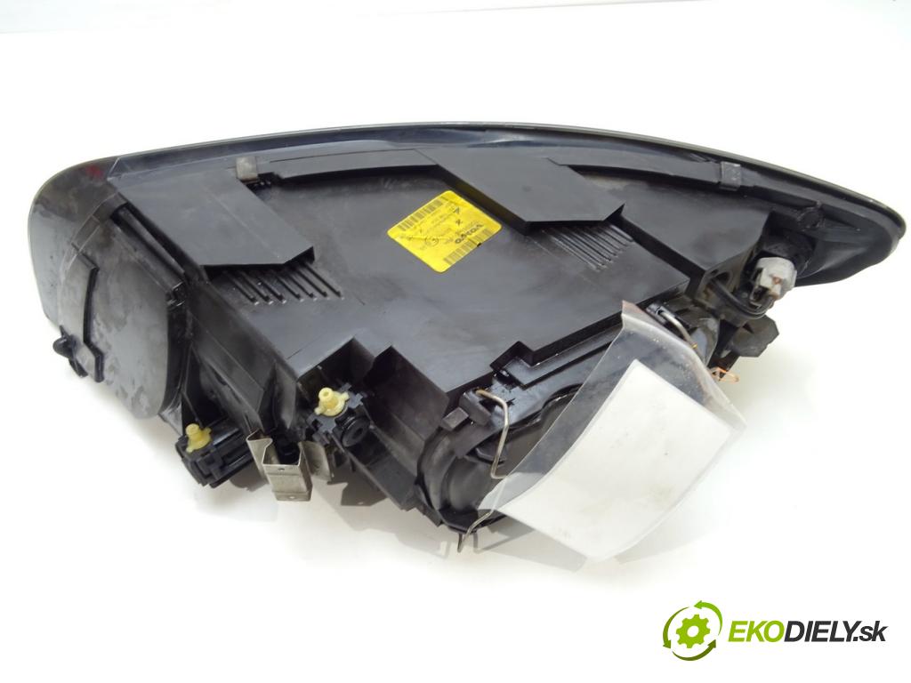 VOLVO V50 (545) 2003 - 2012    2.0 CDI 98 kW [133 KM] olej napędowy 2003 - 2006  Svetlomet pravy 30698886 (Pravé)