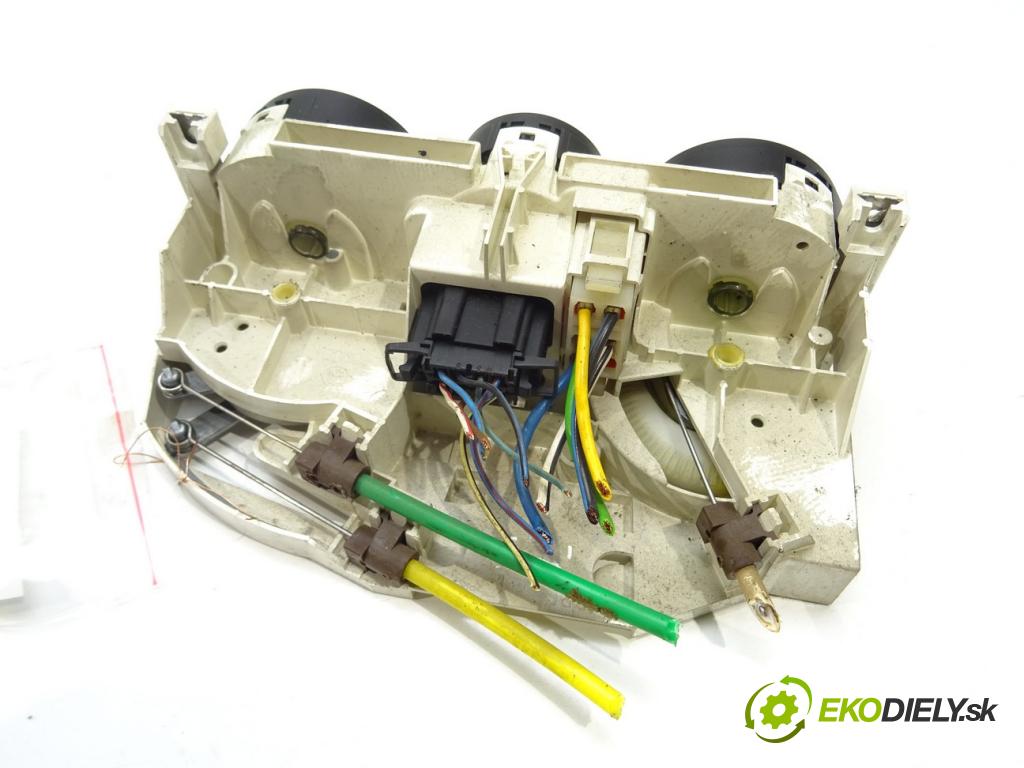 SEAT LEON (1M1) 1999 - 2006    1.9 TDI 81 kW [110 KM] olej napędowy 1999 - 2006  Panel ovládania kúrenia 1M0820045C (Prepínače, spínače, tlačidlá a ovládače kúrenia)