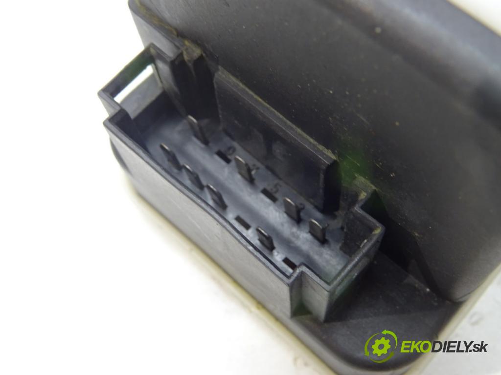 VW POLO (6N2) 1999 - 2001    1.4 44 kW [60 KM] benzyna 1999 - 2001  pumpa centrálneho zámku 6N0962257 (Riadiace jednotky centrálneho zámku)