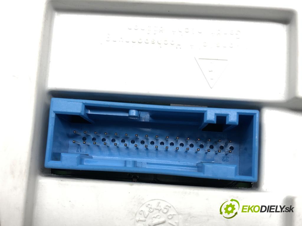 VW PHAETON (3D1, 3D2, 3D3, 3D4, 3D6, 3D7, 3D8, 3D9) 2002 - 2016    5.0 V10 TDI 4motion 230 kW [313 KM] olej napędowy   Prístrojovka 3D0920882E (Prístrojové dosky, displeje)