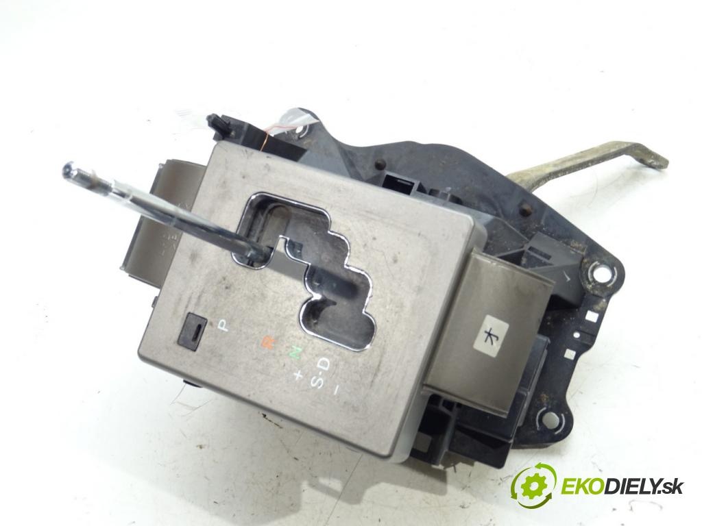 TOYOTA LAND CRUISER 200 (_J2_) 2007 - 2022    5.7 V8 (URJ200) 280 kW [381 KM] benzyna 2008 - 202  Kulisa  (Rýchlostné páky / kulisy)