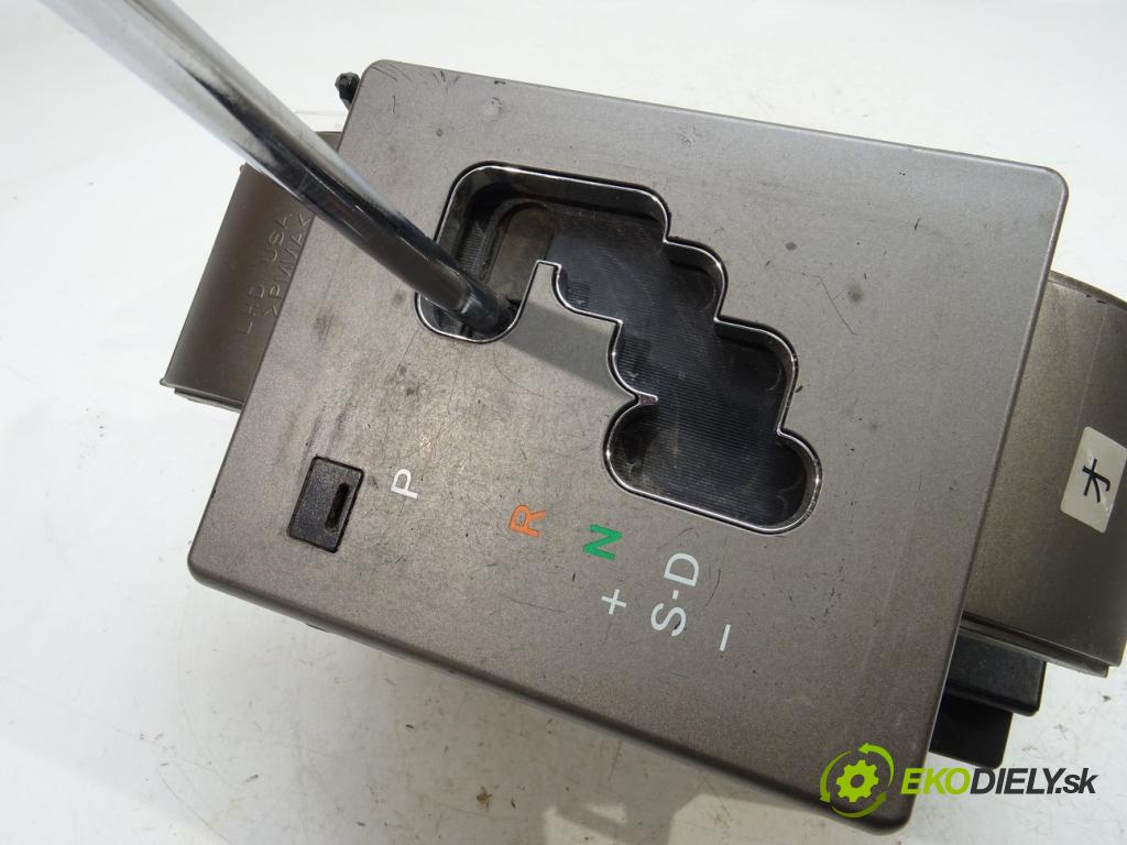 TOYOTA LAND CRUISER 200 (_J2_) 2007 - 2022    5.7 V8 (URJ200) 280 kW [381 KM] benzyna 2008 - 202  Kulisa  (Rýchlostné páky / kulisy)