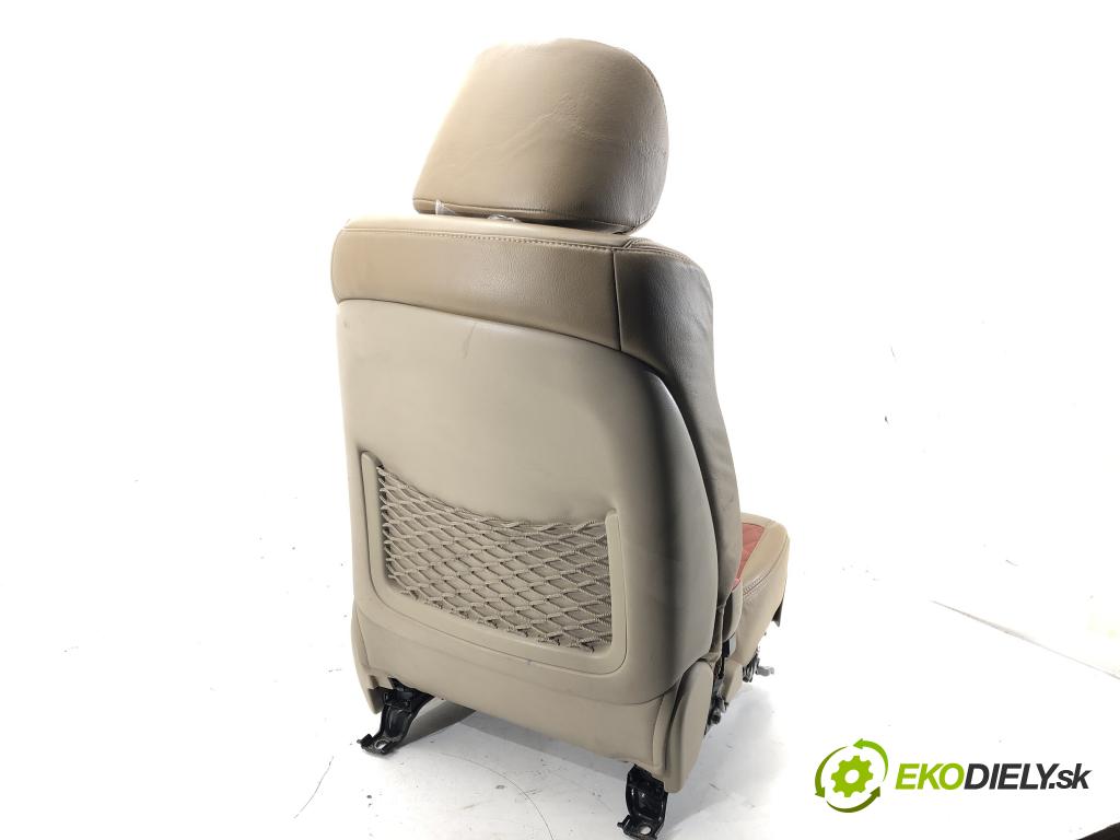 TOYOTA LAND CRUISER 200 (_J2_) 2007 - 2022    5.7 V8 (URJ200) 280 kW [381 KM] benzyna 2008 - 202  Sedadlo ľavy  (Sedačky, sedadlá)