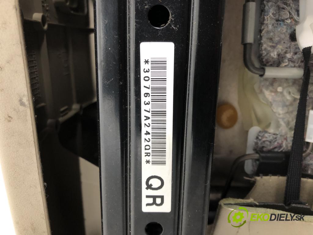 TOYOTA LAND CRUISER 200 (_J2_) 2007 - 2022    5.7 V8 (URJ200) 280 kW [381 KM] benzyna 2008 - 202  Sedadlo pravy  (Sedačky, sedadlá)