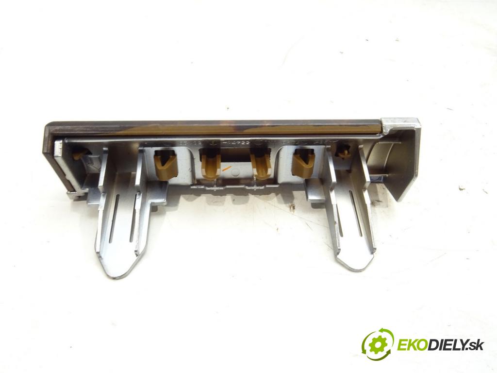 TOYOTA LAND CRUISER 200 (_J2_) 2007 - 2022    5.7 V8 (URJ200) 280 kW [381 KM] benzyna 2008 - 202  lišty kryt interiéru