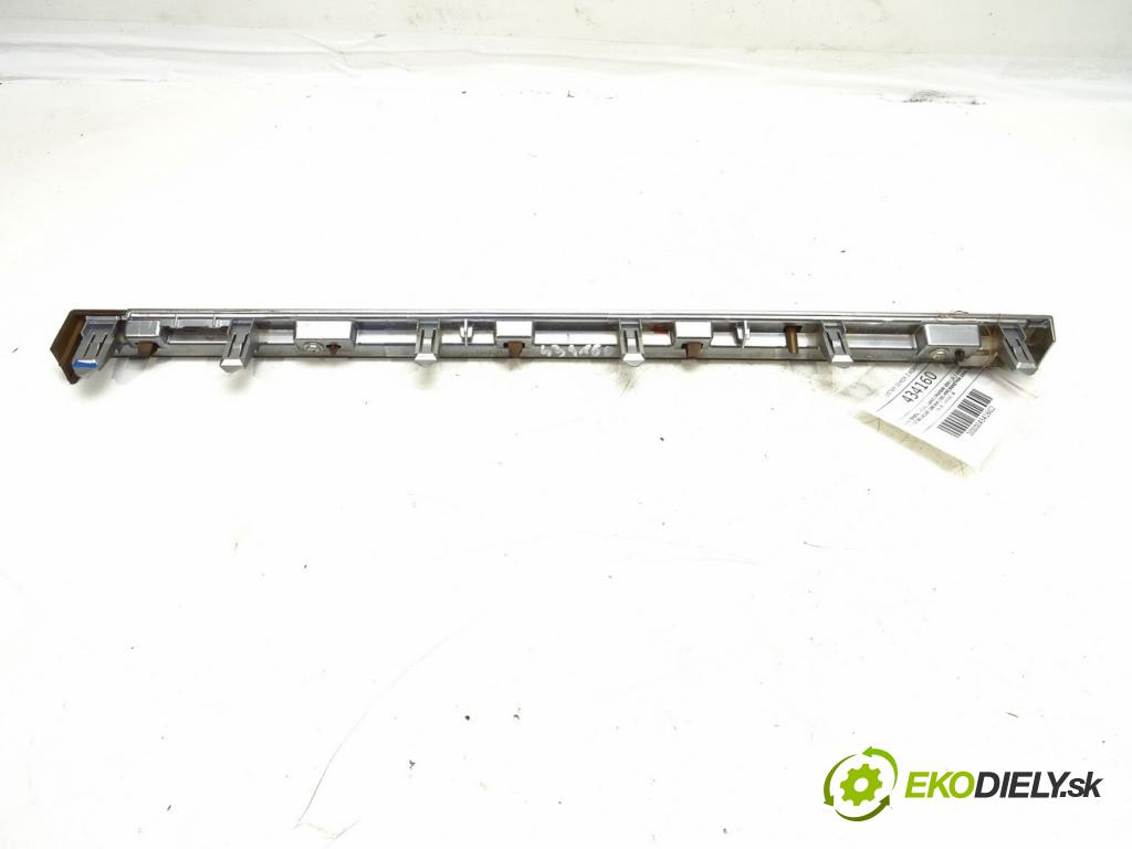 TOYOTA LAND CRUISER 200 (_J2_) 2007 - 2022    5.7 V8 (URJ200) 280 kW [381 KM] benzyna 2008 - 202  lišty kryt interiéru