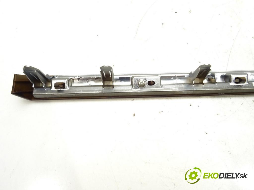 TOYOTA LAND CRUISER 200 (_J2_) 2007 - 2022    5.7 V8 (URJ200) 280 kW [381 KM] benzyna 2008 - 202  lišty kryt interiéru