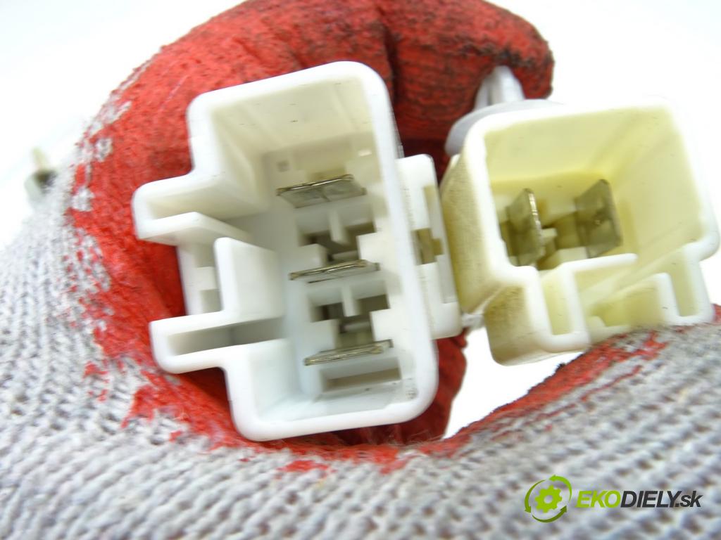 TOYOTA LAND CRUISER 200 (_J2_) 2007 - 2022    5.7 V8 (URJ200) 280 kW [381 KM] benzyna 2008 - 202  Výhrevné teleso, radiátor kúrenia elektrická 094800-0030 (Radiátory kúrenia)