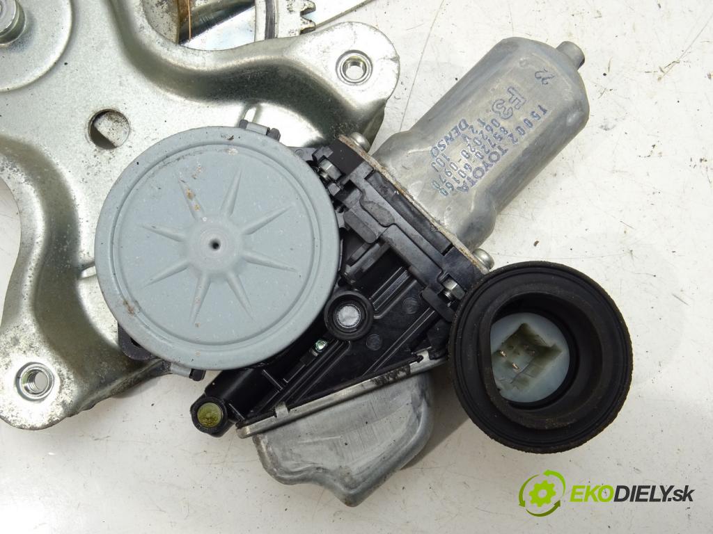 TOYOTA LAND CRUISER 200 (_J2_) 2007 - 2022    5.7 V8 (URJ200) 280 kW [381 KM] benzyna 2008 - 202  mechanismus okna zadní část pravý 85720-60160