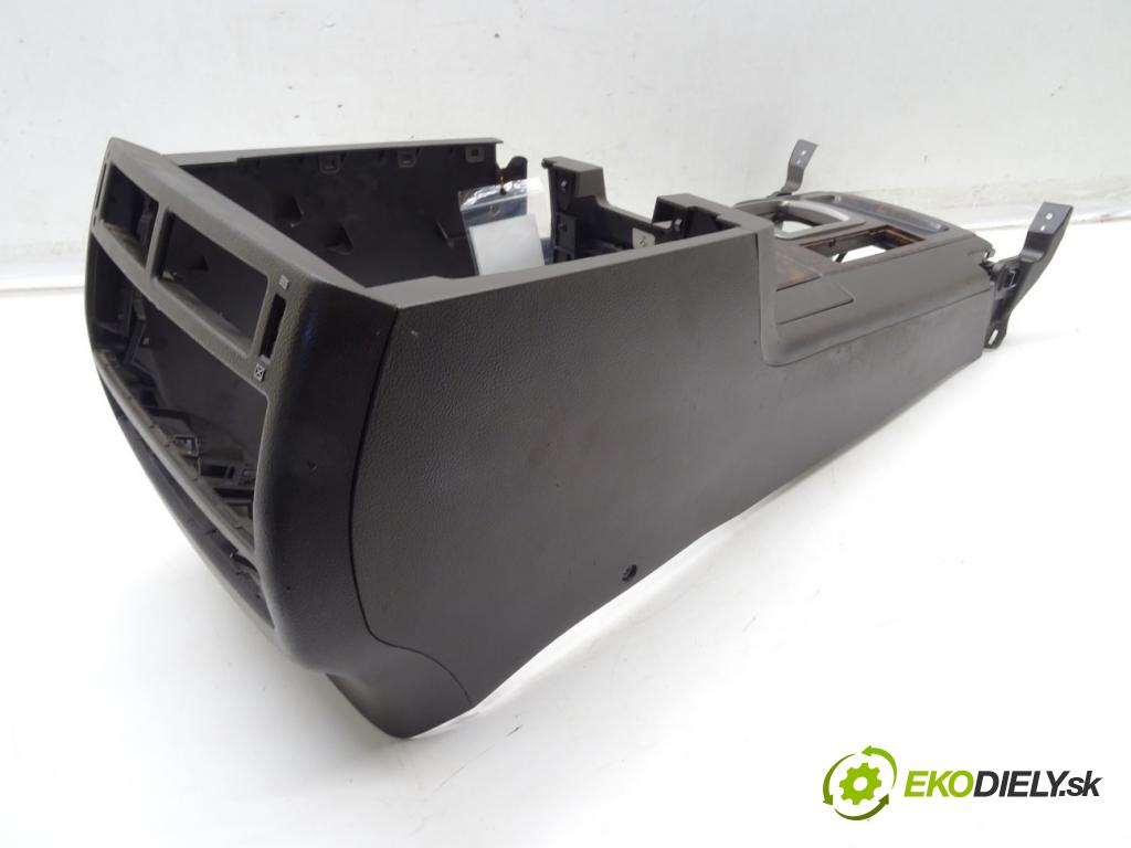 TOYOTA LAND CRUISER 200 (_J2_) 2007 - 2022    5.7 V8 (URJ200) 280 kW [381 KM] benzyna 2008 - 202  Tunel stredový  (Stredový tunel / panel)