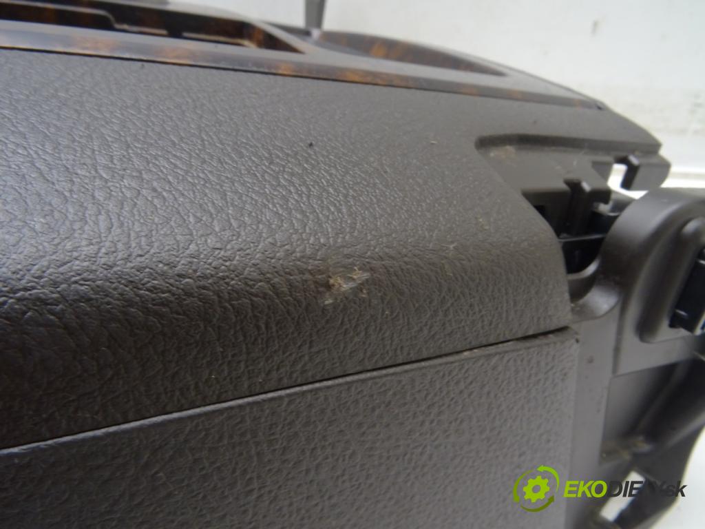 TOYOTA LAND CRUISER 200 (_J2_) 2007 - 2022    5.7 V8 (URJ200) 280 kW [381 KM] benzyna 2008 - 202  Tunel stredový  (Stredový tunel / panel)