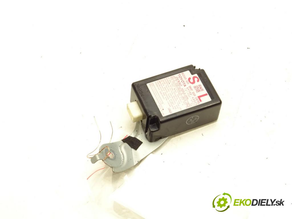 TOYOTA LAND CRUISER 200 (_J2_) 2007 - 2022    5.7 V8 (URJ200) 280 kW [381 KM] benzyna 2008 - 202  Modul 89740-60021 (Ostatné)